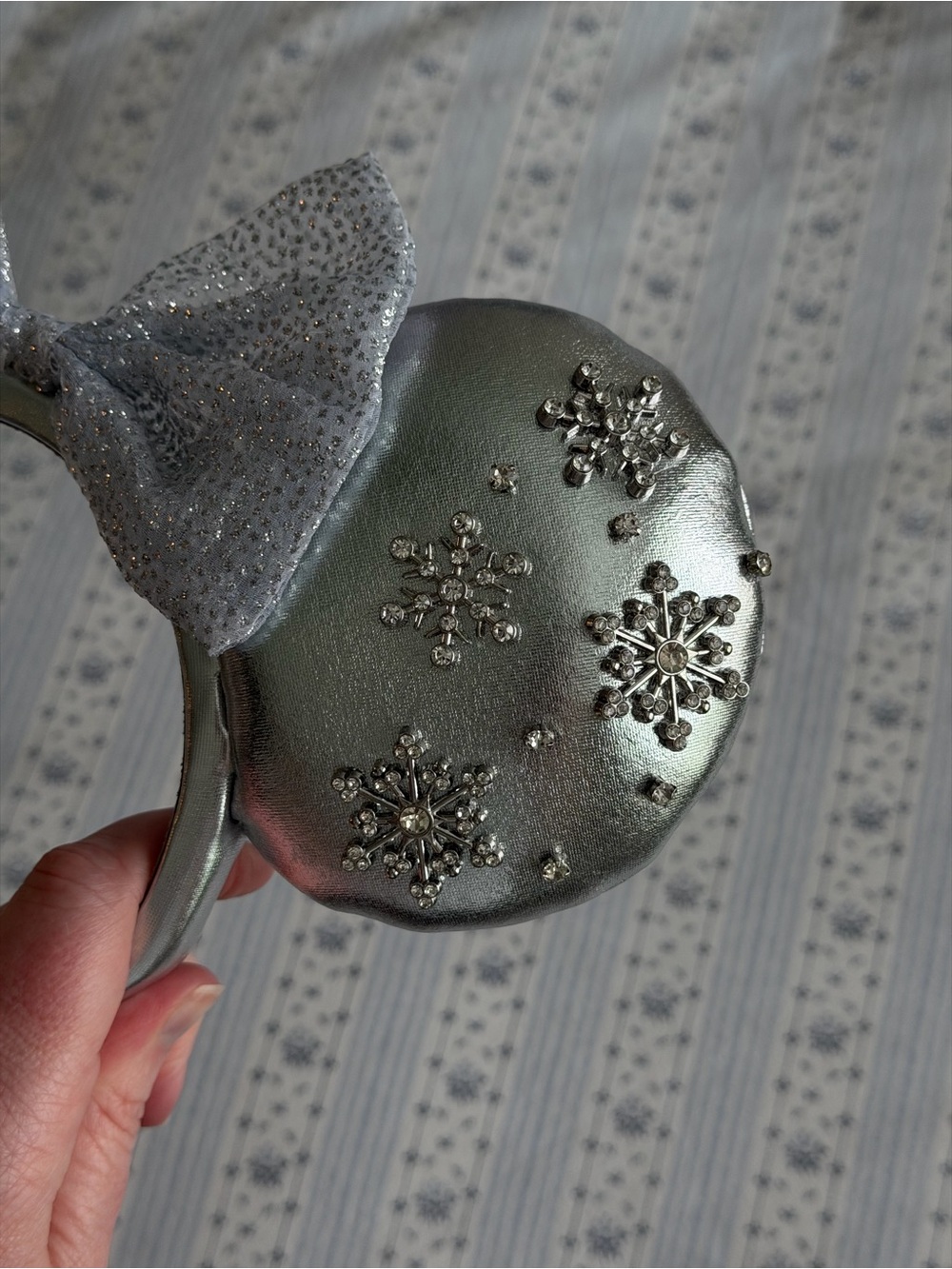BaubleBar x Disney | Minnie Mouse Snowflake Ears Headband - Picture 4 of 13